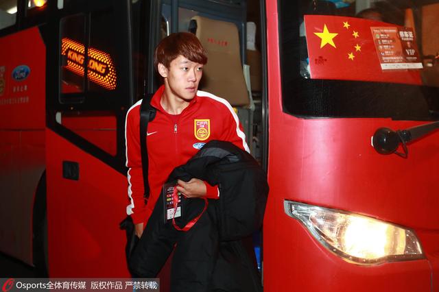 但埃弗拉说道：“这取决于门将的风格，如果是库尔图瓦，他会去拦截那个球。